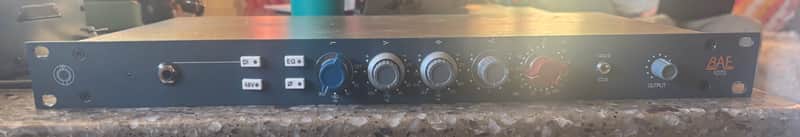 BAE 1073 with PSU, mic cable, 2 1/4 TLR cables - Blue image 1