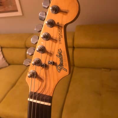 Fender Stratocaster 1984 - Red - MIJ image 2