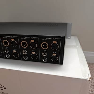 Universal Audio 4-710d 4-Channel Microphone Preamp 2010 - Present - SIlver 4710 image 11