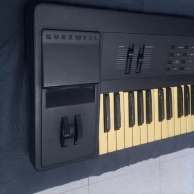 KURZWEIL K2000 version 3 V.A.S.T 1991 61 KEYS SYNTH 220V image 3