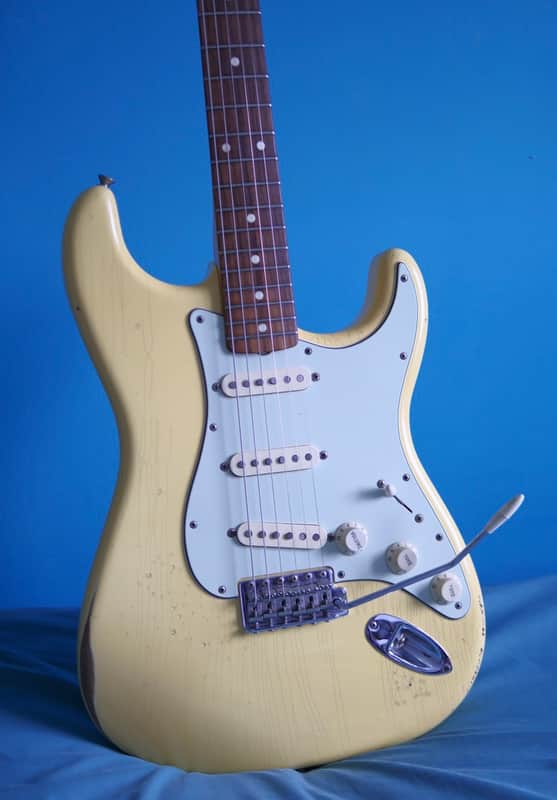 Fender CME Exclusive Road Worn 1960s Stratocaster 2020 - Vintage white image 1