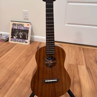 Kiwaya Kpt-1M/E Tenor Ukulele W Reunion Blues Case image 1