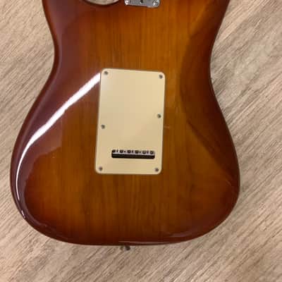 Fender American Professional II Stratocaster with Maple Fretboard 2020 - Present - Sienna Sunburst image 5
