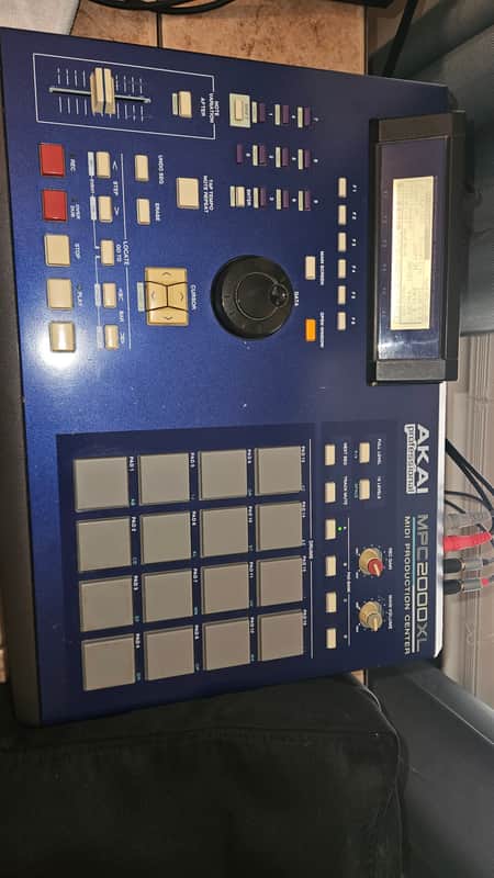 Akai MPC2000XL MCD MIDI Production Center 2006 - 2007 - Blue image 1
