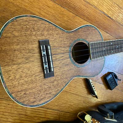Kohala K2-c concert sized uke ukulele with hard case, tuner, pitch pipe, capo image 4