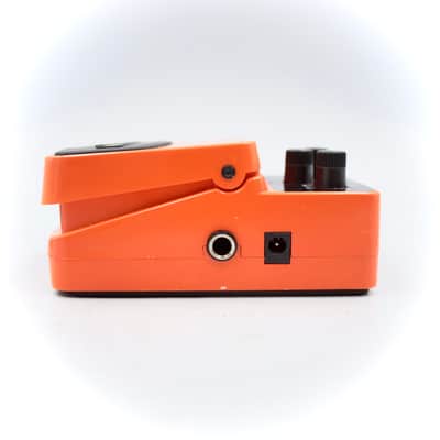 Behringer UZ400 Ultra Fuzz Guitar Effect Pedal image 5