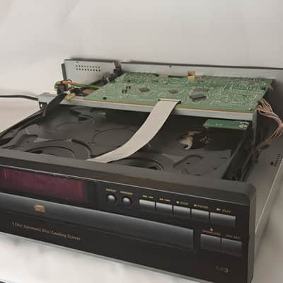Denon DCM-280 5 Disc CD Player/Changer with MP3 Decoder & Remote image 4