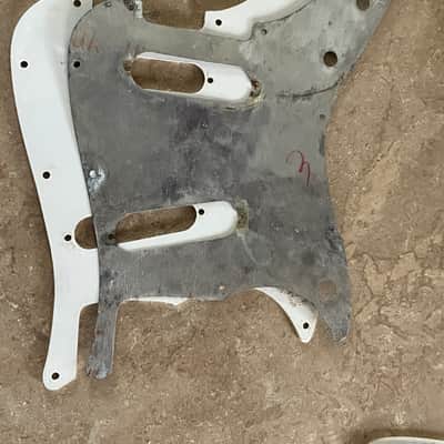 1961 1962 Fender Duo Sonic guitar pickguard white w/shield image 4