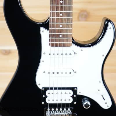 Yamaha PAC112V-BL Pacifica HSS with Rosewood Fretboard - Black image 4