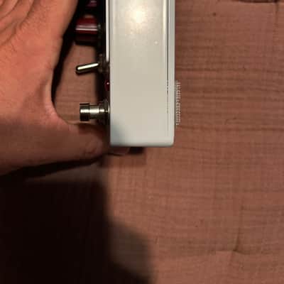 Hudson Electronics Broadcast-AP Ariel Posen Signature 2019 - Present - White image 4