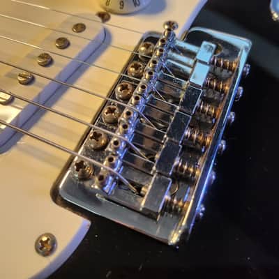 Squier Affinity Series Stratocaster 21-Fret with Rosewood Fretboard 2004 - Black image 18