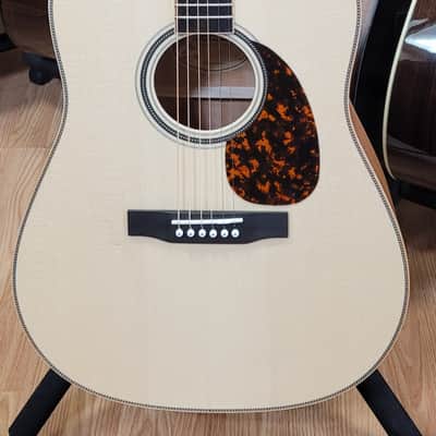 Larrivee D-40 with Moonwood top image 1