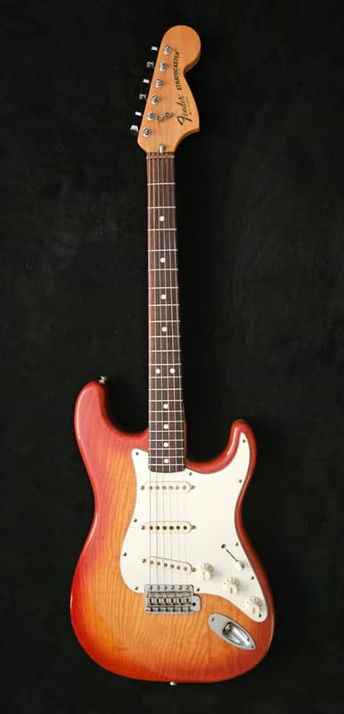 1981 Fender Stratocaster Sienna Sunburst - Good