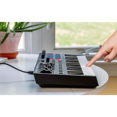 M-Audio Oxygen Pro Mini 32 USB Powered 32-Key MIDI Controller with Smart Controls and Auto-Mapping image 5
