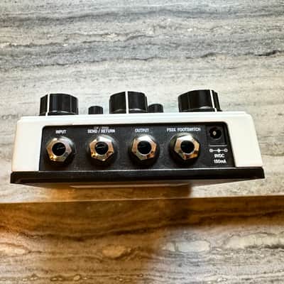DOD Rubberneck Analog Delay with MIDI Footswitch controller 2010s - White/Blue image 5
