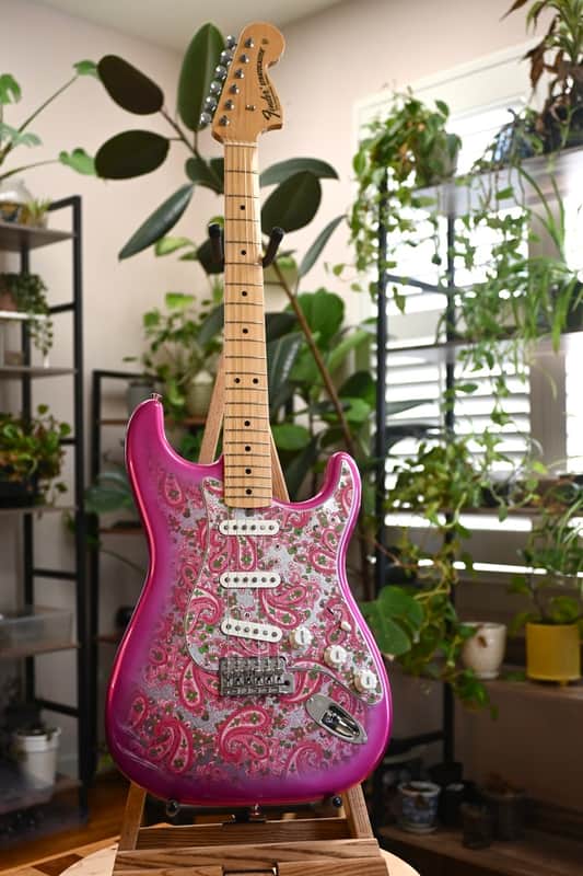 *New in Box* Fender MIJ Limited Edition Stratocaster 2025 - Pink Paisley Japan