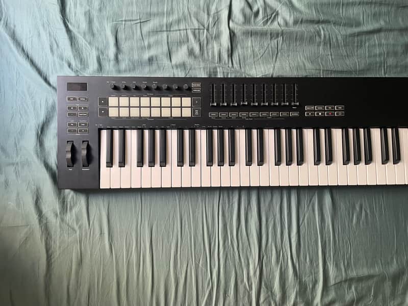 Novation Launchkey 61 MKIII MIDI Keyboard Controller 2020 - Present - Black image 1