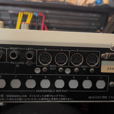 Akai MPC2000XL MIDI Production Center 2000 - 2005 - Grey image 4