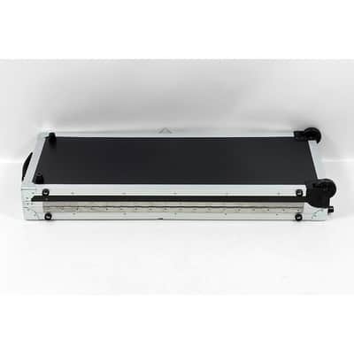 Fender CEO Guitar Flight Case with Wheels Regular Aluminum Gray image 2
