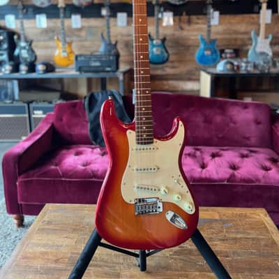 Squier Standard Stratocaster - Cherry Sunburst w/Gig Bag image 2