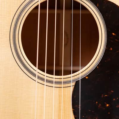 Martin 000-18 Modern Deluxe Acoustic Guitar with Hardshell Case image 10