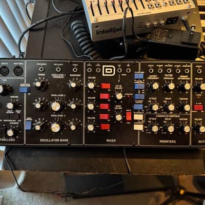 Behringer Model D Analog Synthesizer | Reverb