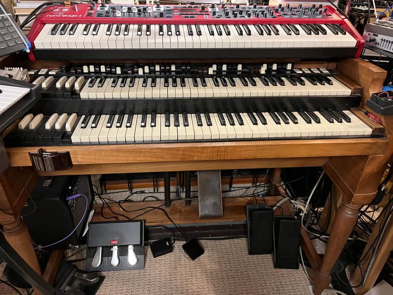 Hammond B-2/3 organ mahogany and Leslie 147 speaker image 1