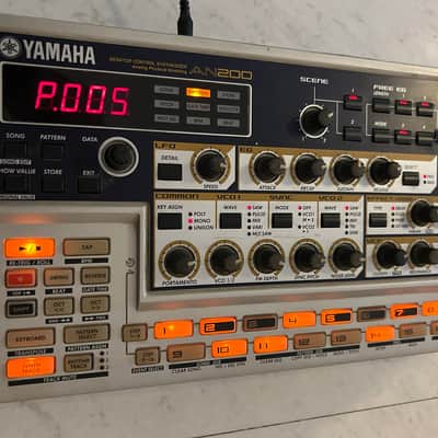 Yamaha AN200 Desktop Synthesizer 2001 - Silver