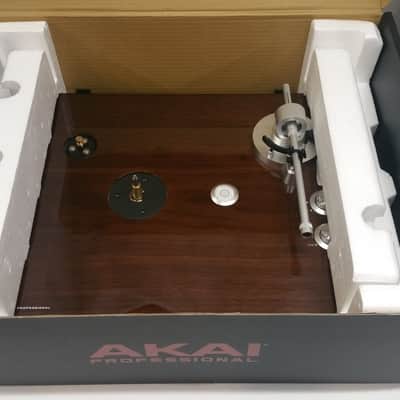 Akai BT500 Belt-Drive Bluetooth Turntable image 18