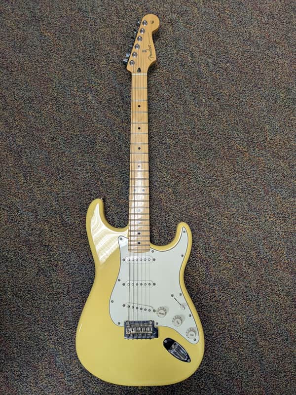 Fender Player Stratocaster with Maple Fretboard 2018 - Present - Buttercream image 1