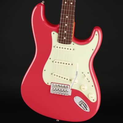 Fender American Professional Classic Stratocaster, Rosewood Fingerboard in Faded Dakota Red image 2
