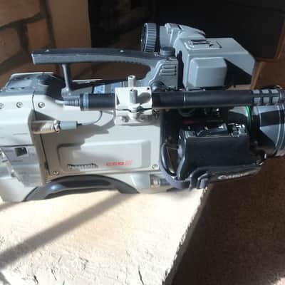 Panasonic WV-F300 300 CLE CCD III Color Video Camera image 2