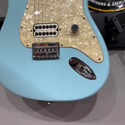 Fender Tom DeLonge Artist Series Signature Stratocaster 2002 - Daphne Blue image 2
