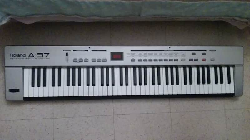 Roland A-37 MIDIキーボードコントローラー Roland A-37 76 Key MIDI
