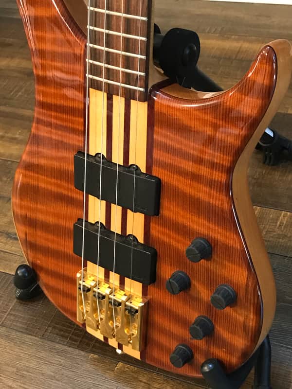 PEAVEY Cirrus ベース　ルビーレッド（Made in USA） PEAVEY Cirrus ベース ルビーレッド（Made in USA） Peavey Cirrus 4