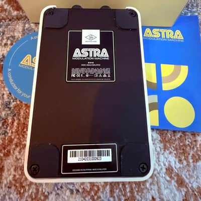 Universal Audio UAFX Astra Modulation Machine 2000s - White image 2