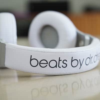 Beats Pro Wired Over-Ear Headphone - White image 3