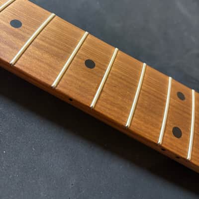 Warmoth Stratocaster neck - Roasted Maple vintage spec image 5