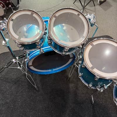 ~WOW!~ DW Collector's Series Maple/Mahogany 5-Piece 10/12/14/16/22 Drum Kit Set in Electric Blue Burst Glitz Lacquer with Chrome Hardware image 17