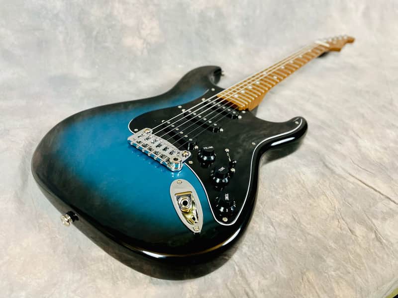 G&L Custom Shop Legacy 2023 - Lake Placid Blue Burst image 1