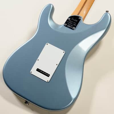 Fender American Ultra Luxe Vintage 60s Stratocaster Ice Blue Metallic Ice Blue Metallic [US25016320] (05/15) image 4