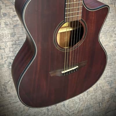 Orangewood Morgan M Live image 1