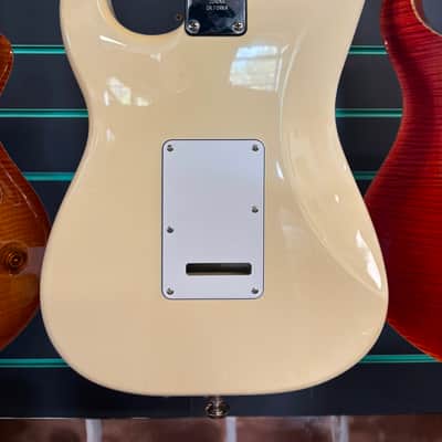 Fender Standard Stratocaster 2001 Electric Guitar image 15