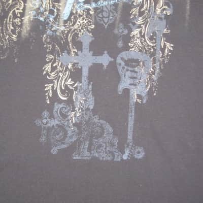new old stock genuine Fender Heaven's Gate Custom Shop 100% Cotton Black Short Sleeve T-Shirt, XXL (XX-Large) (part #): 9101040806, early 2010s, GRAPHIC: Tan, Blue, Brown, Black (cross, 2 guitars, floral swirl, Fender, Custom Shop) NO: hang tag/packaging image 7