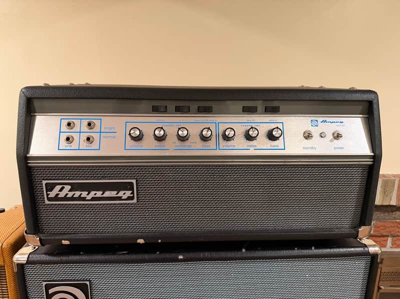 Ampeg SVT-VR Classic Series 300-Watt Bass Amp Head
