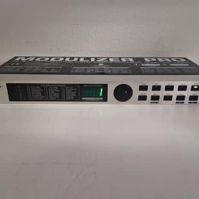 Behringer DSP 1200P Modulizer Pro - In new condition image 2