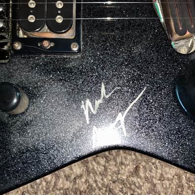 Kramer Proaxe standard electric guitar signed by Dave mustaine and megadeth hard shell case 1990's image 21