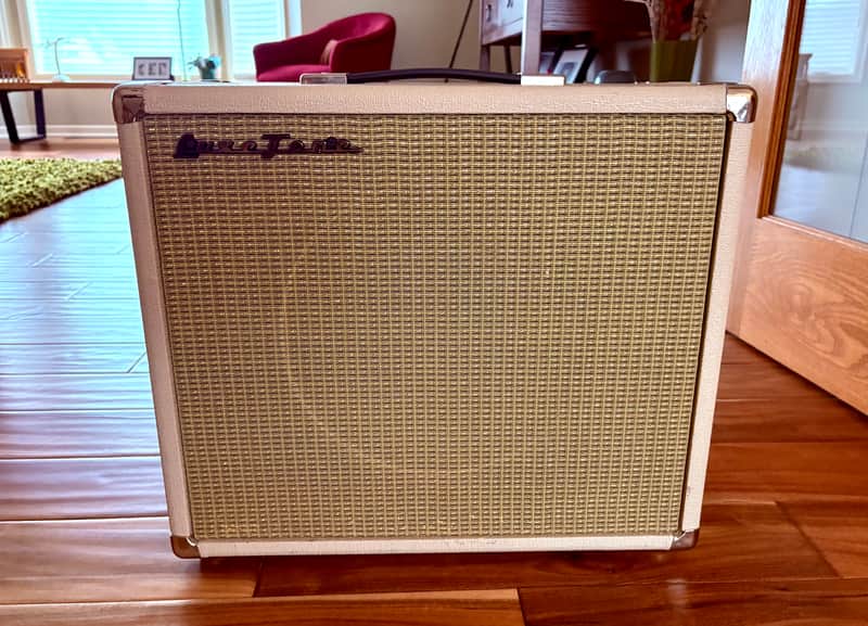Luxe-Tone 1 x 12" Cabinet w/Fender Tilt Legs Celestion Gold Alnico Custom Cover image 1
