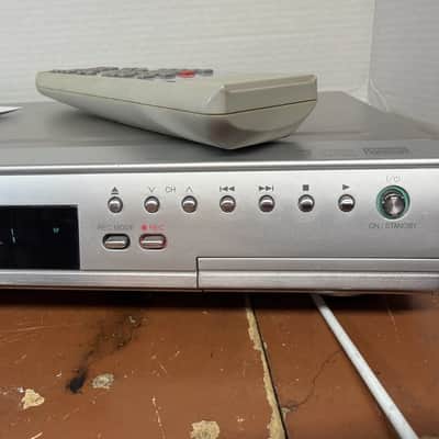 Toshiba D-RW2 DVD Video Recorder D-RW2-S-TU - w Remote Tested On Play AND Record image 4