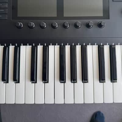 Native Instruments Komplete Kontrol S61 Mk2 2010s - Black image 3